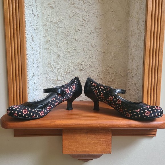 Pinup pumps - Picture 6 of 12